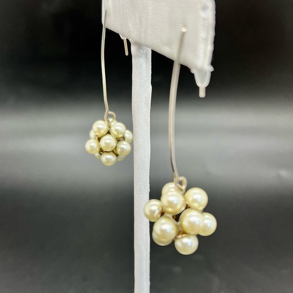 Pearl Cluster Dangle Pierced Earrings Silver Tone 2” Long - Picture 5 of 9